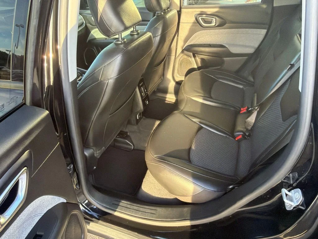 Used 2022 Black Jeep Latitude image 14