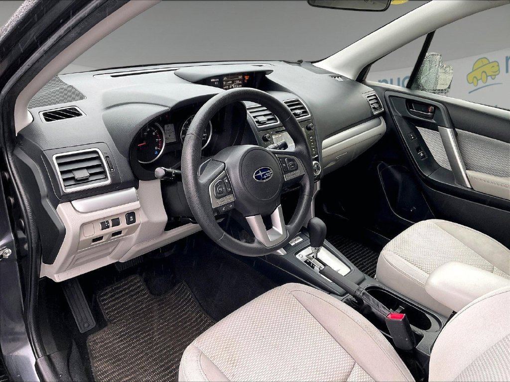 Used 2018 Gray Subaru 2.5i Premium image 8