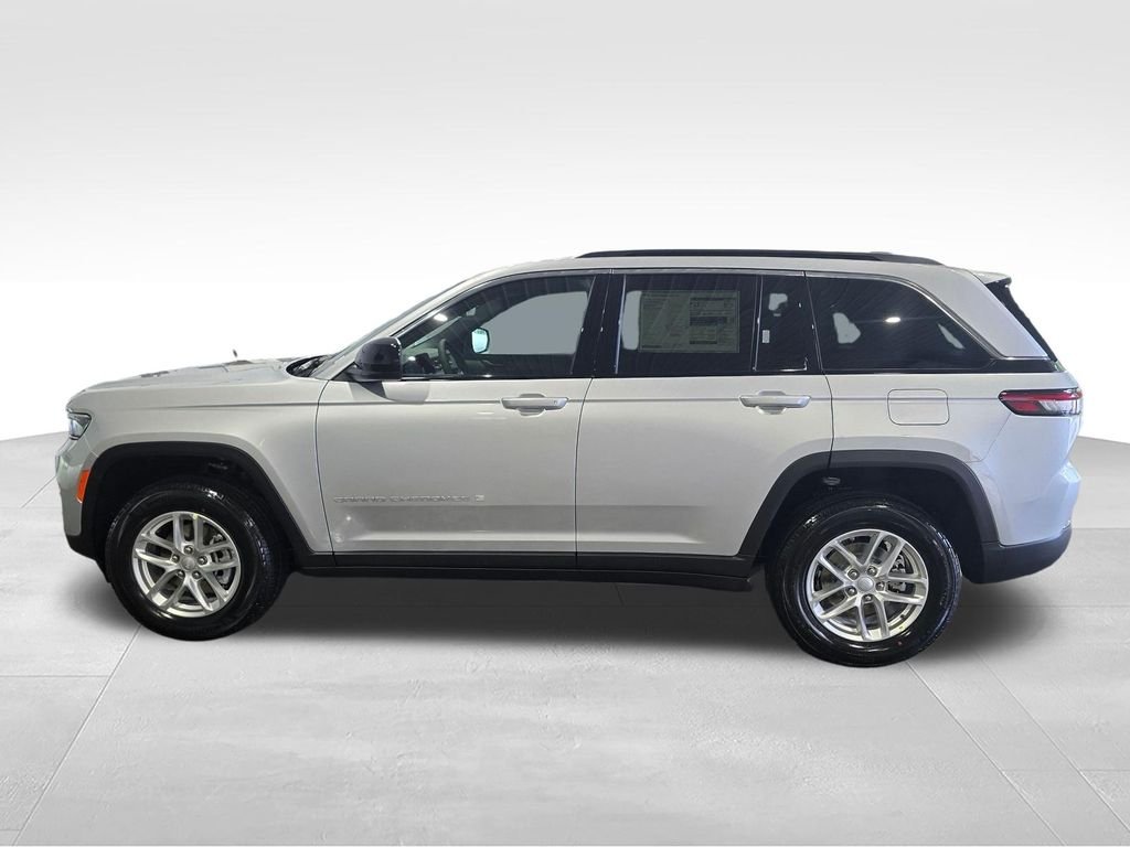 New 2026 Silver Zynith Jeep Laredo image 2