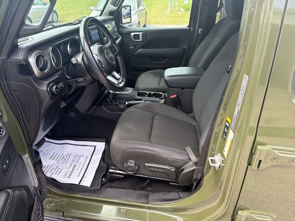 Used 2022 Green Jeep Unlimited Sahara image 13