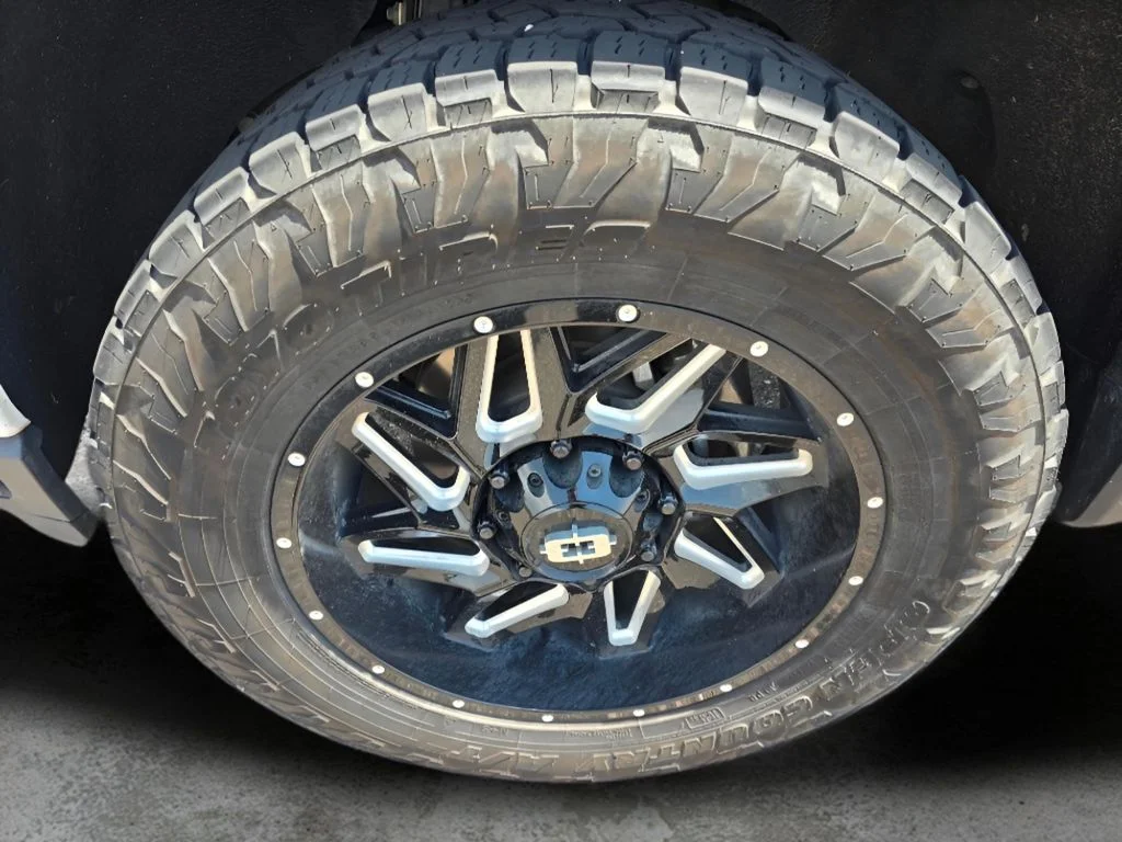 Used 2021 Summit White GMC AT4 image 28