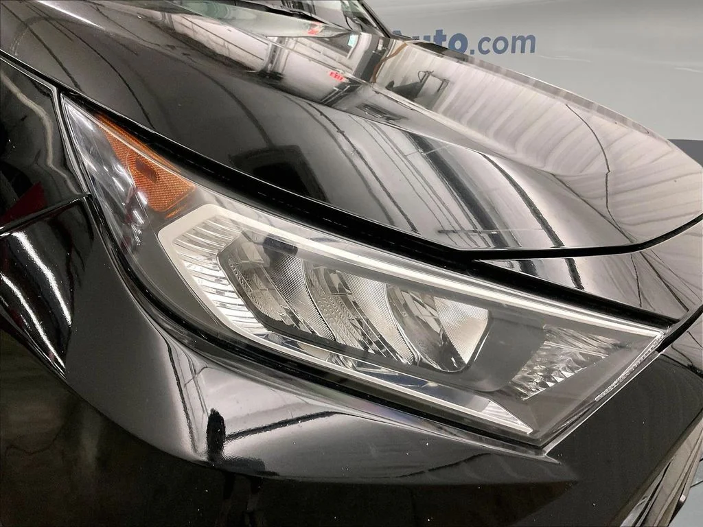 Used 2019 Black Toyota XLE image 33