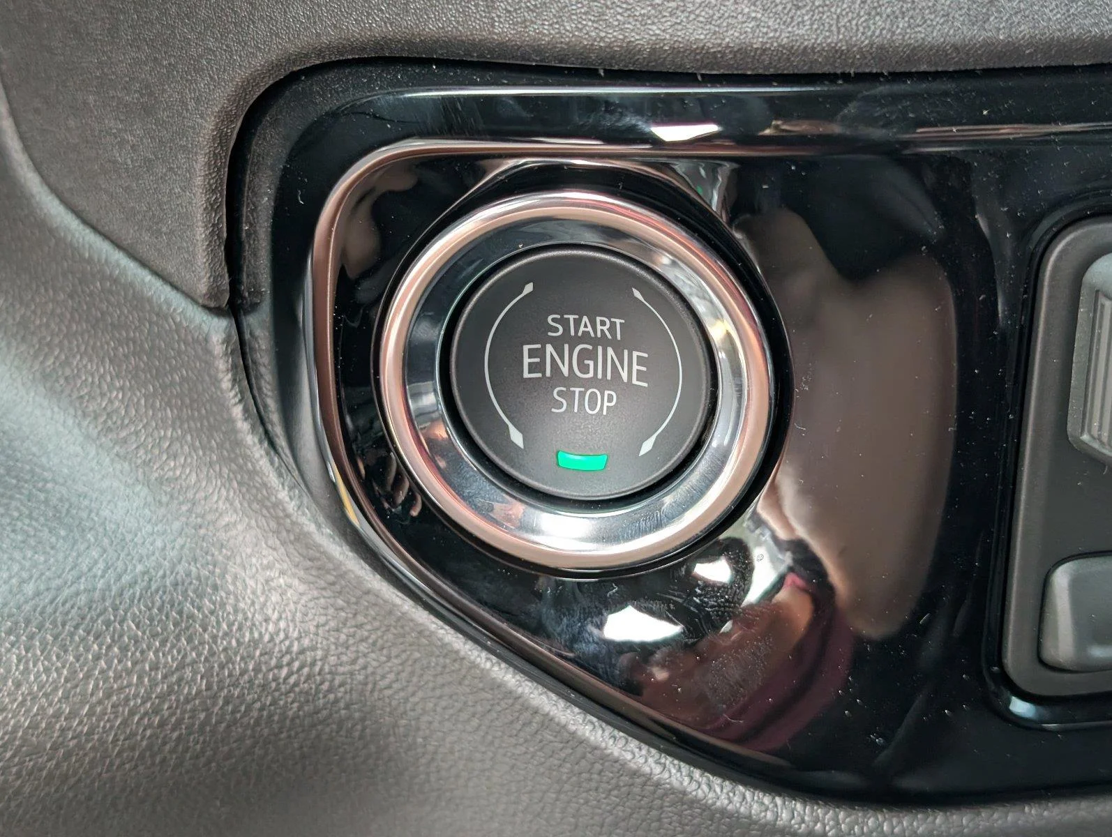 New 2026 Onyx Black GMC Elevation image 24