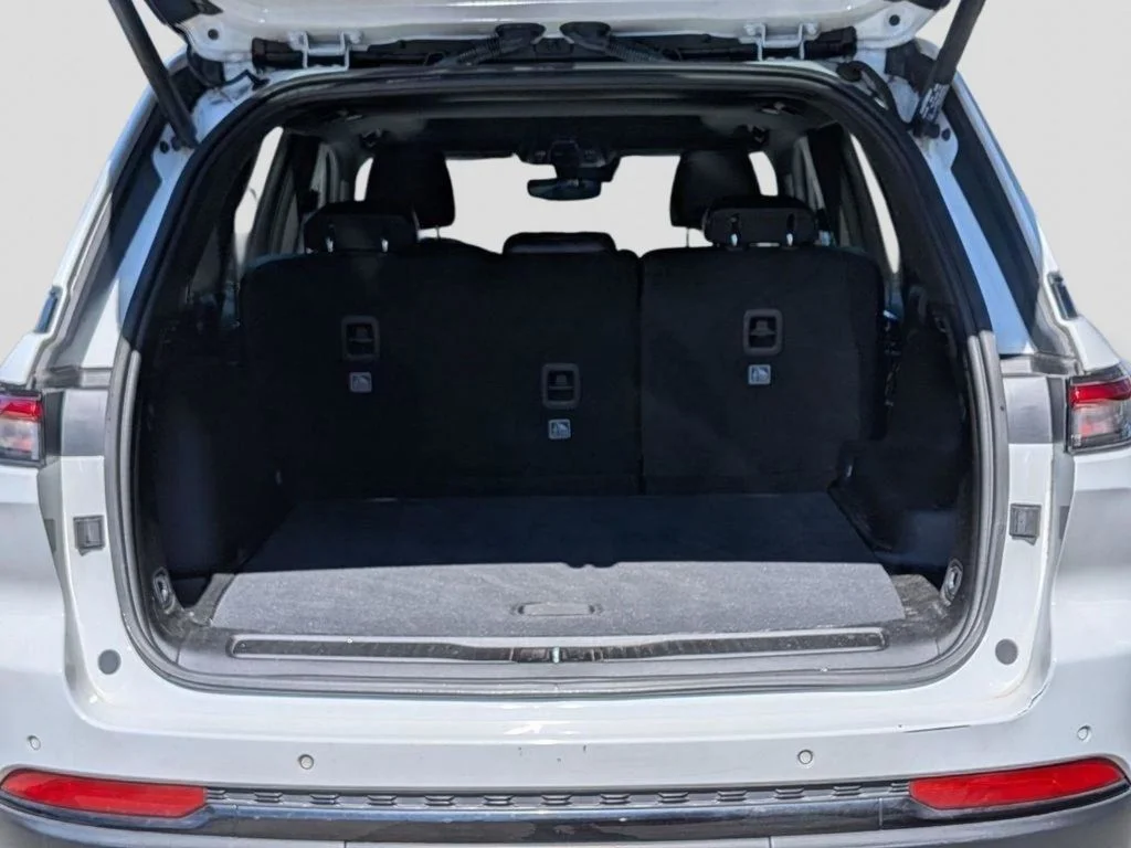 Used 2023 White Jeep Altitude X image 8