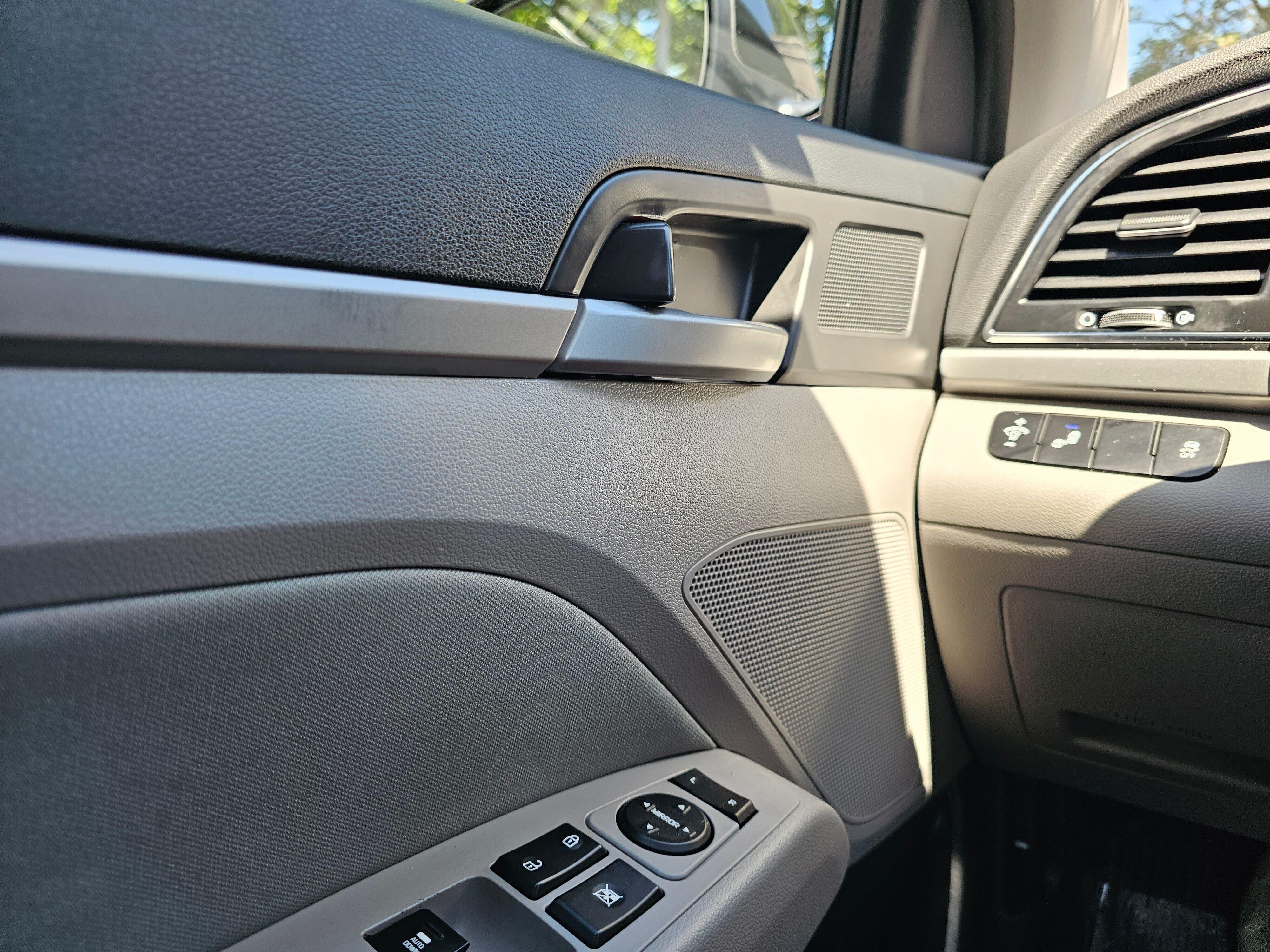 Used 2018 Phantom Black Hyundai SEL image 33
