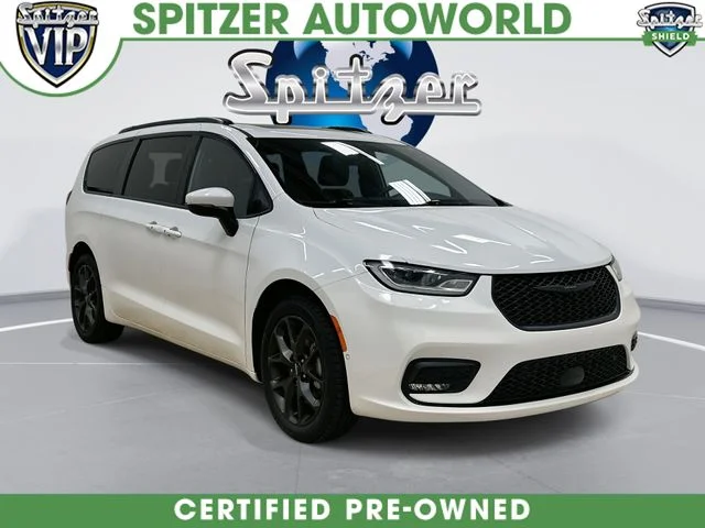 2023 Chrysler Pacifica Touring L AWD's photo