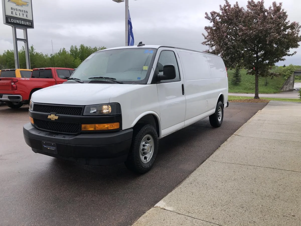 Used 2024 Gold Chevrolet RWD 2500 155" image 4