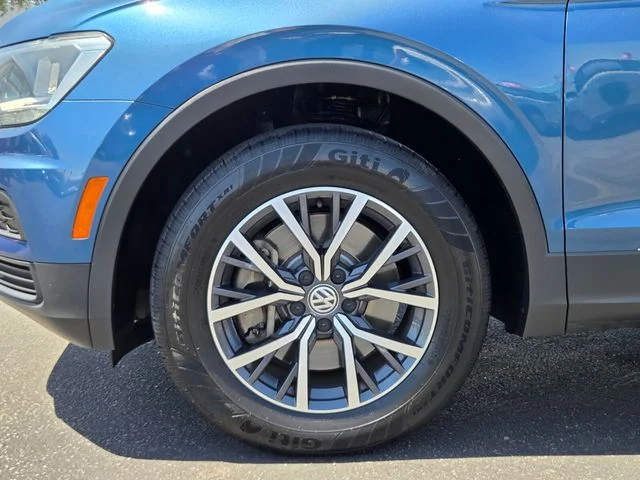 Certified Used 2020 Blue Volkswagen 2.0T SE image 9