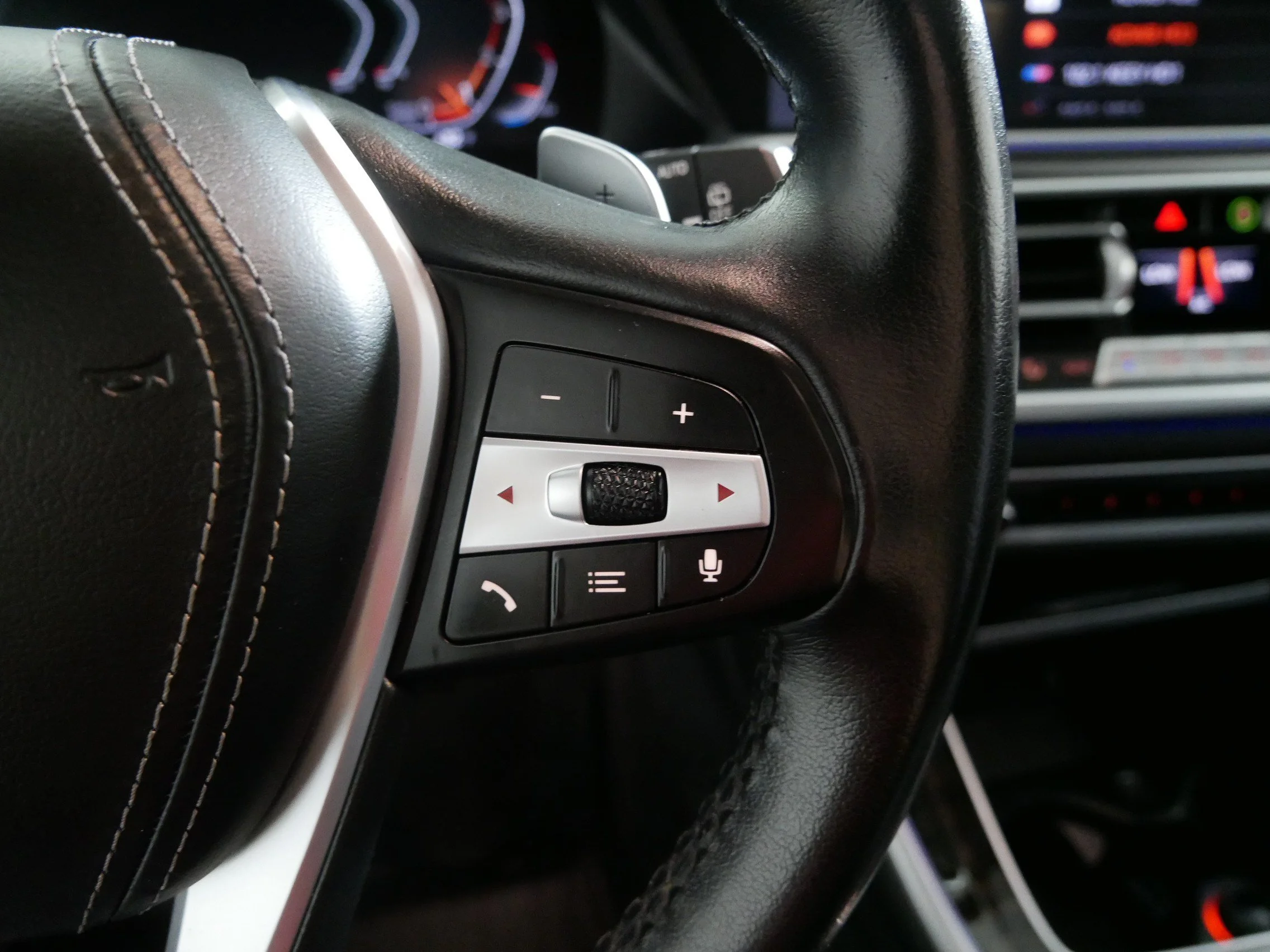 Used 2020 Jet Black BMW xDrive40i image 28