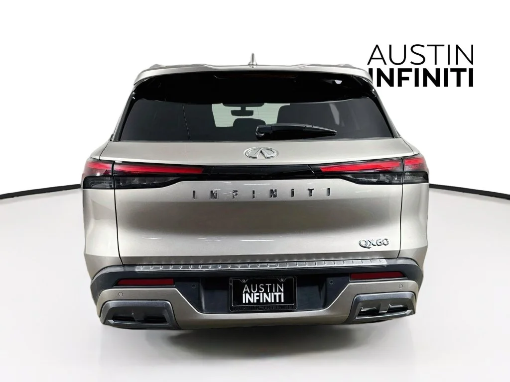 Certified Used 2022 Silver INFINITI LUXE image 8