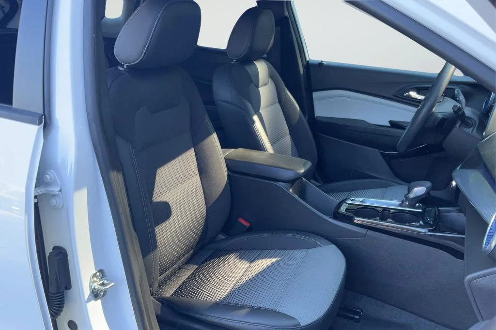 2025 Chevrolet Trax LT - Photo 20