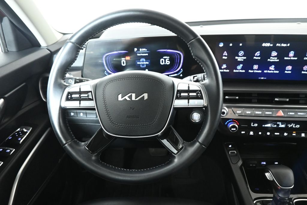 Used 2024 Red Kia S image 18