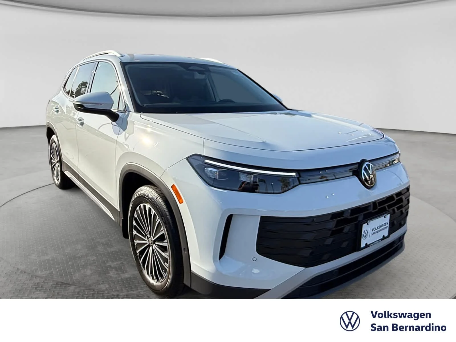 New 2026 PURE WHITE Volkswagen S image 3