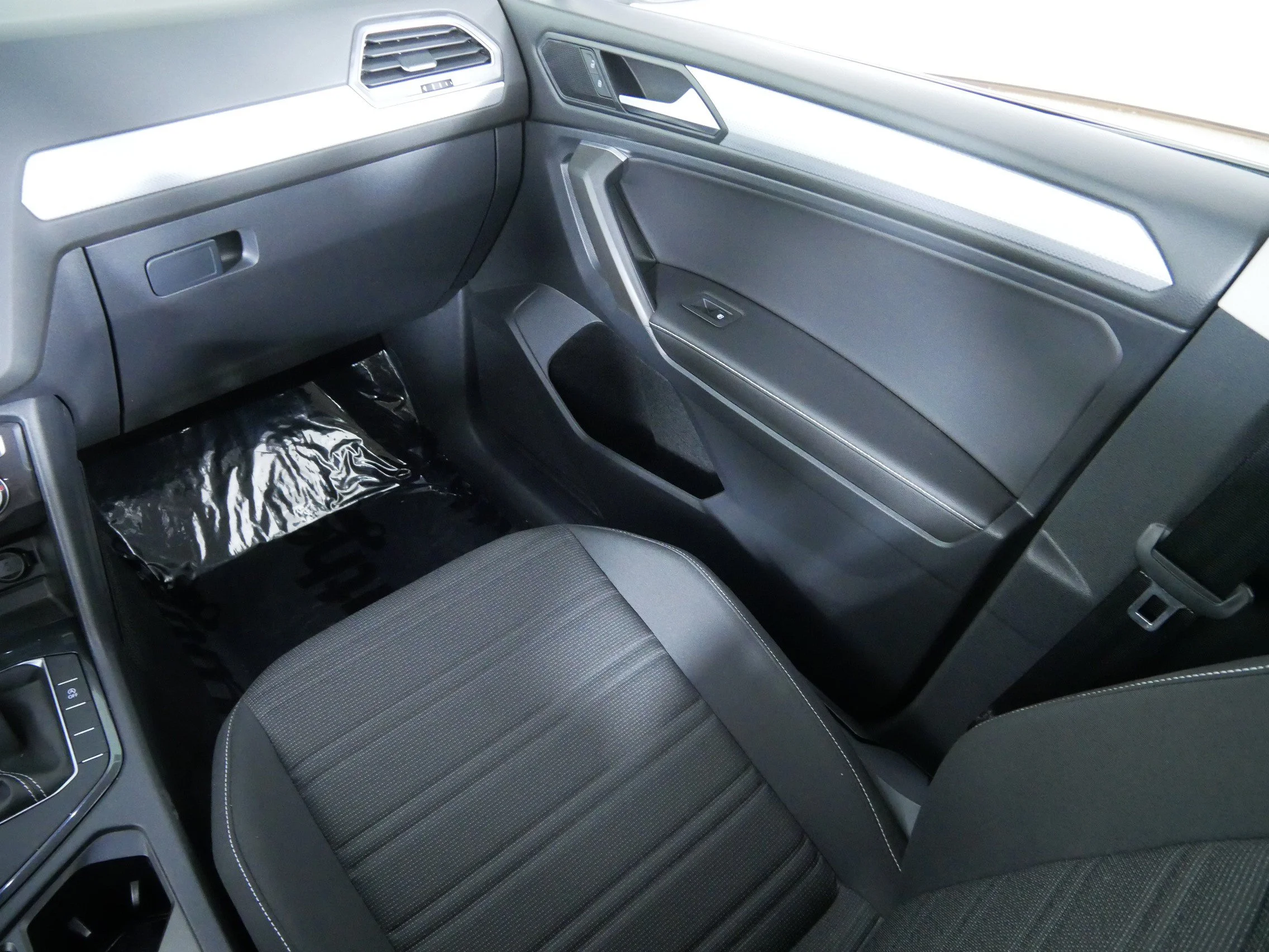 Certified Used 2022 White Volkswagen S image 11