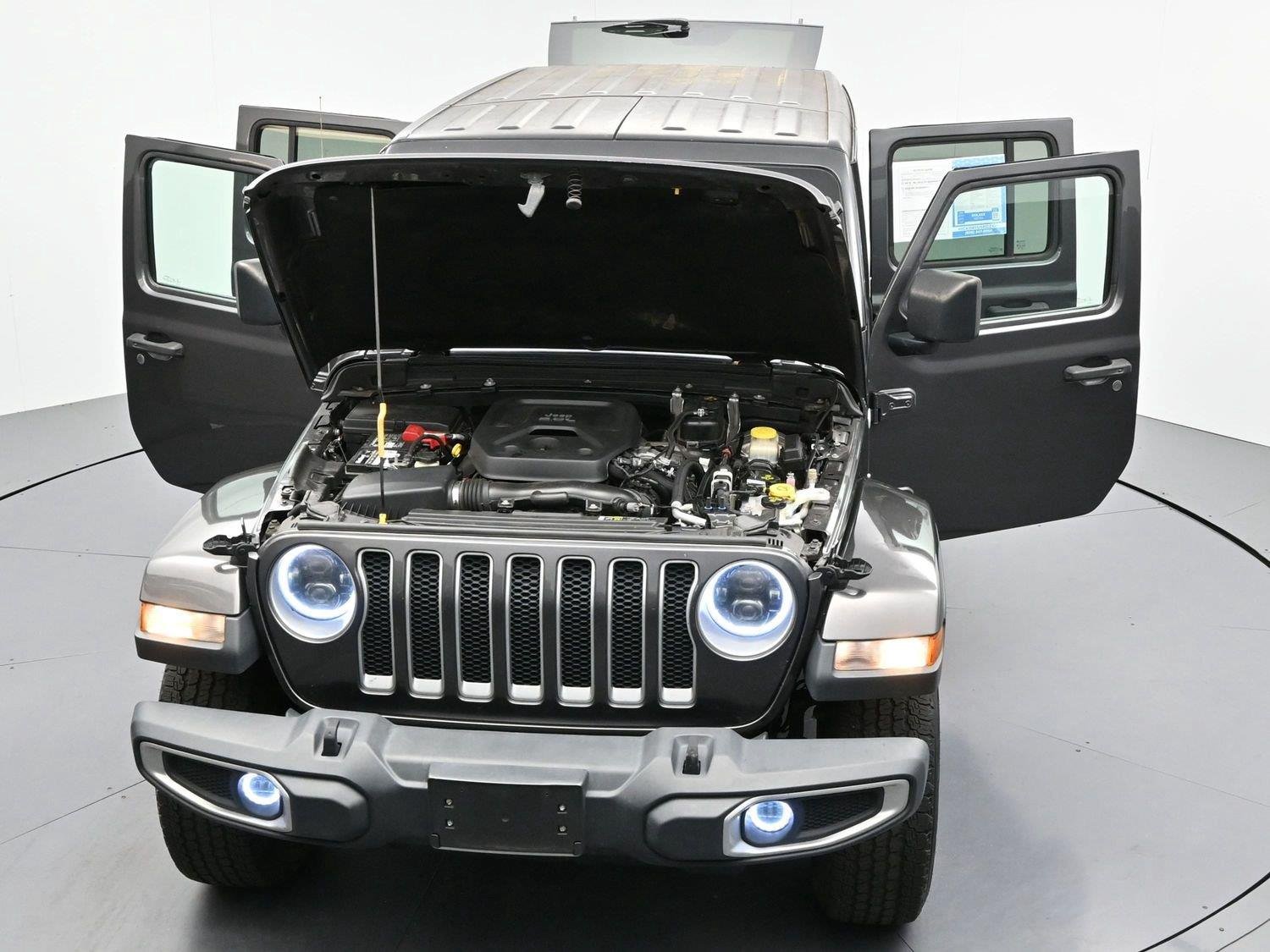 Used 2018 Granite Crystal Metallic Clearcoat Jeep Sahara image 42