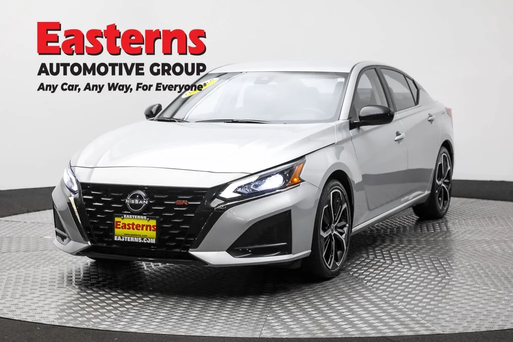 Used 2024 Silver Nissan 2.5 SR image 1
