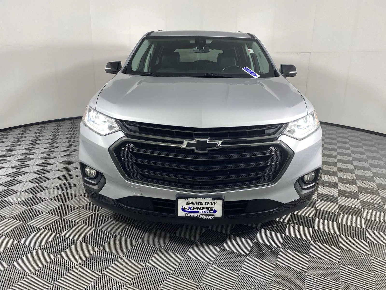 Used 2019 Silver Ice Metallic Chevrolet Premier image 2