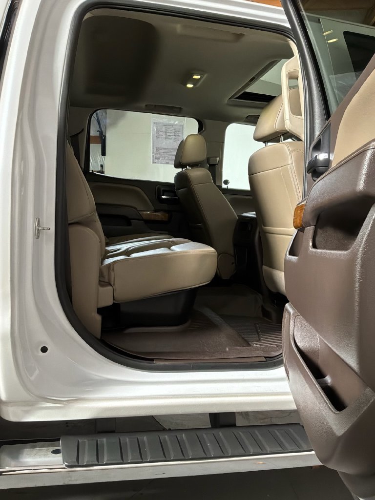 Used 2017 White GMC SLT image 21