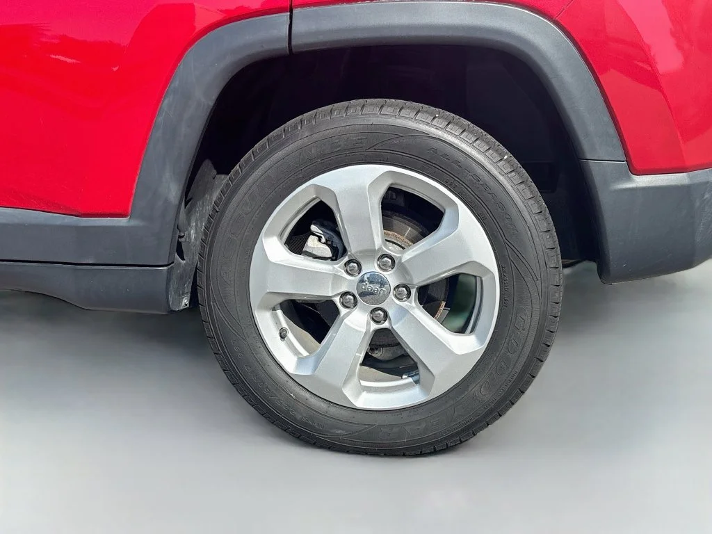 Used 2019 Red Jeep Latitude image 10