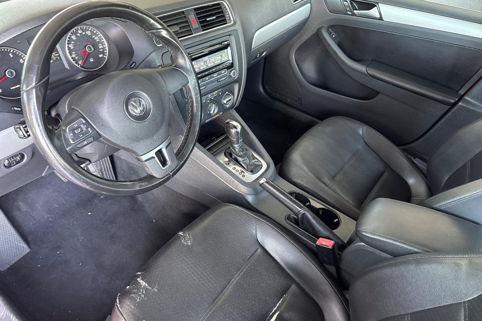 Used 2013 Tornado Red Volkswagen SE w/Convenience image 9