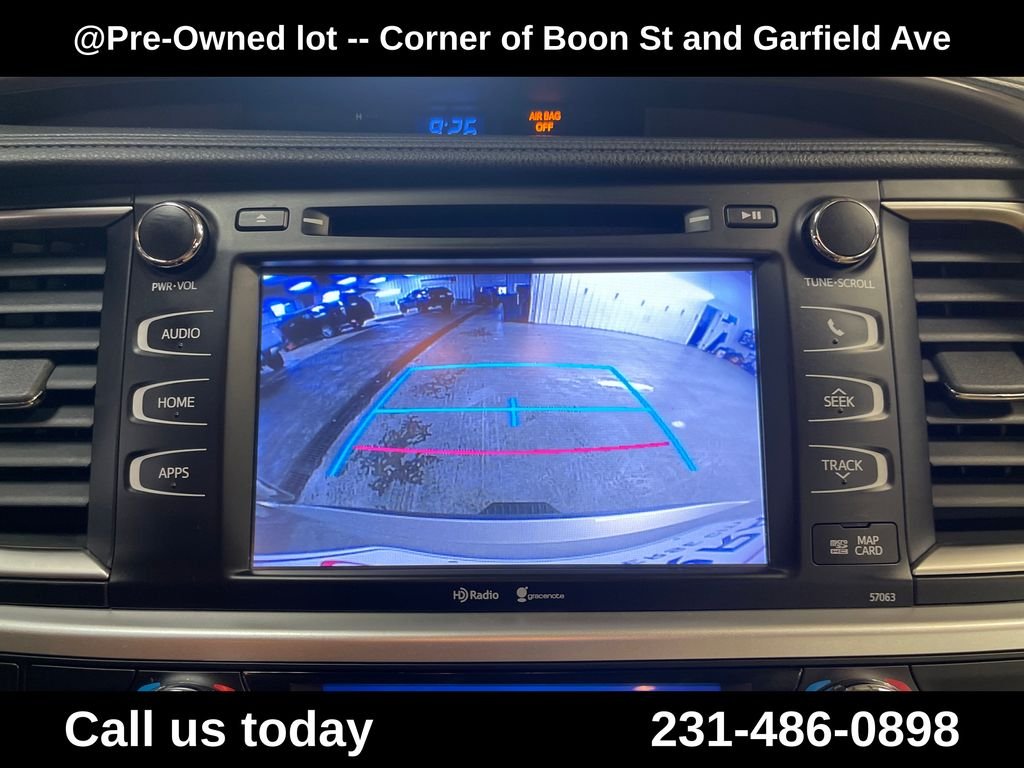 Used 2015  Toyota XLE V6 image 23