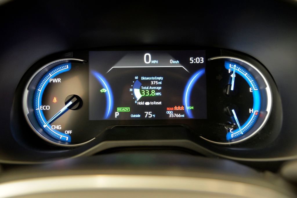 2023 Toyota RAV4 SE - Photo 21