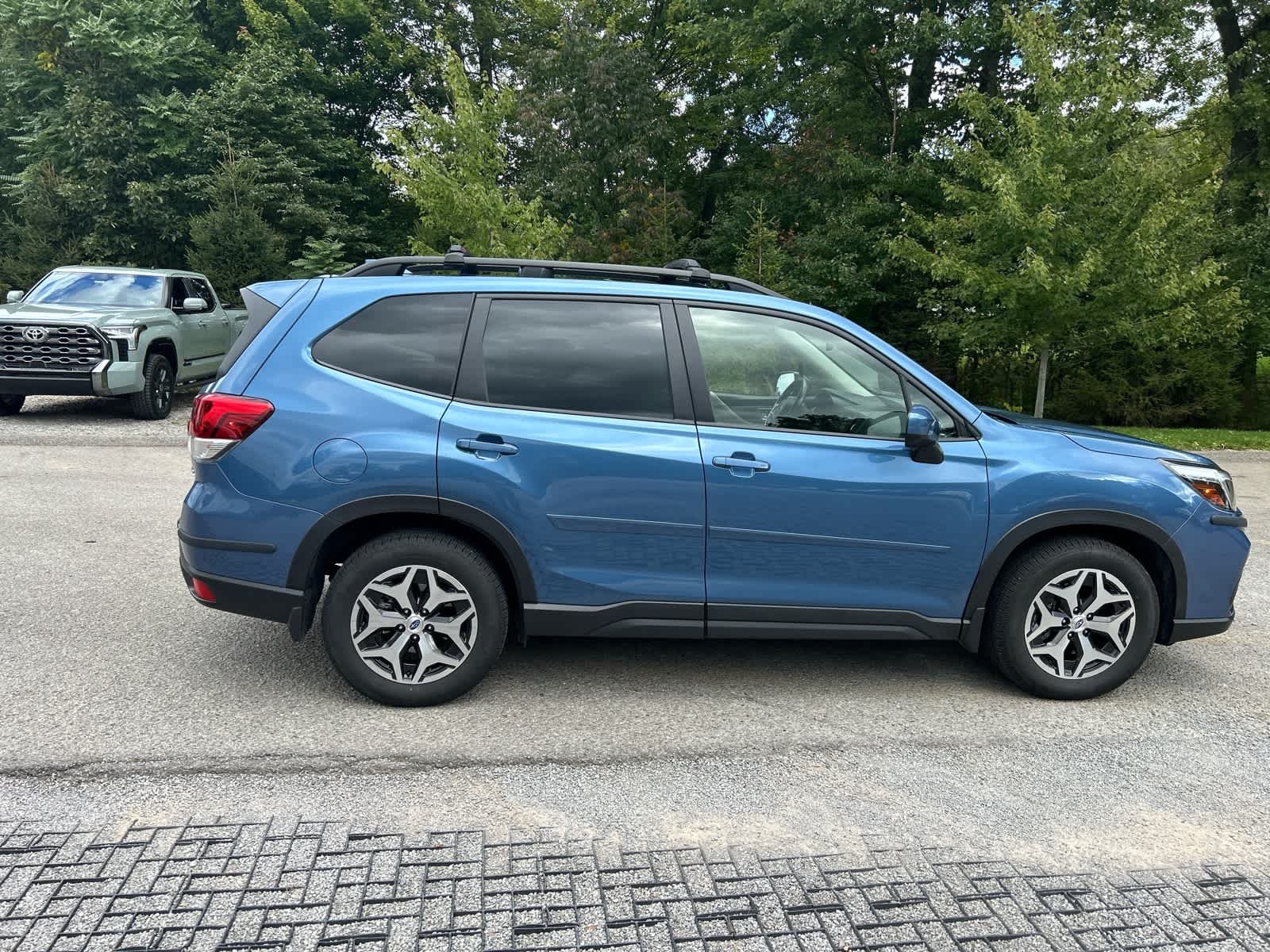 Used 2021 Horizon Blue Pearl Subaru Premium image 4