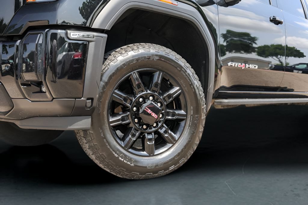 Used 2025 Onyx Black GMC AT4 image 4
