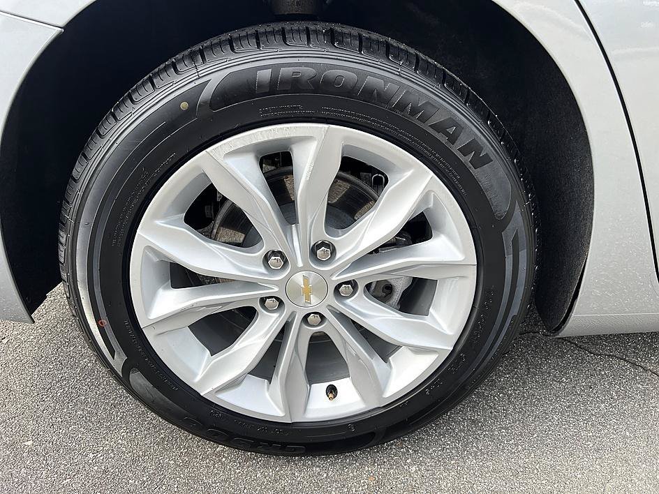 Used 2025 Sterling Gray Metallic Chevrolet LT image 11