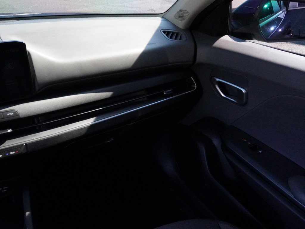Used 2025 Black Kia LXS image 31
