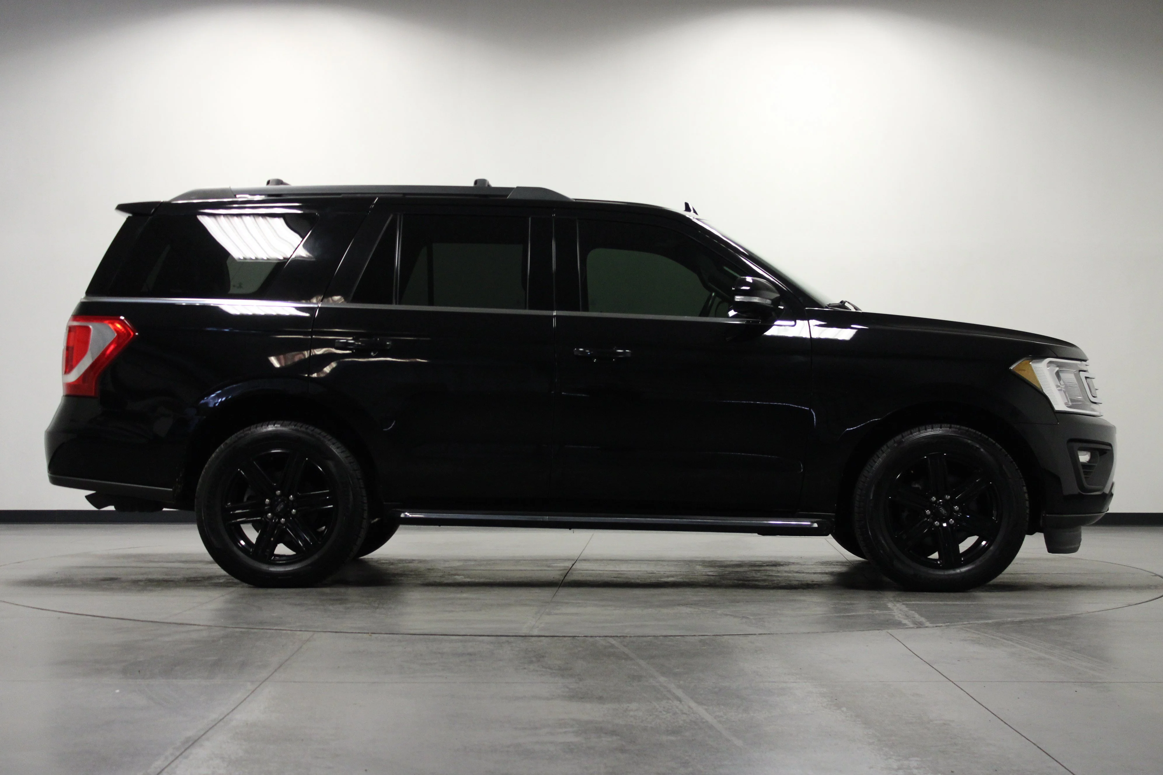 Used 2020 Black Ford XLT image 3
