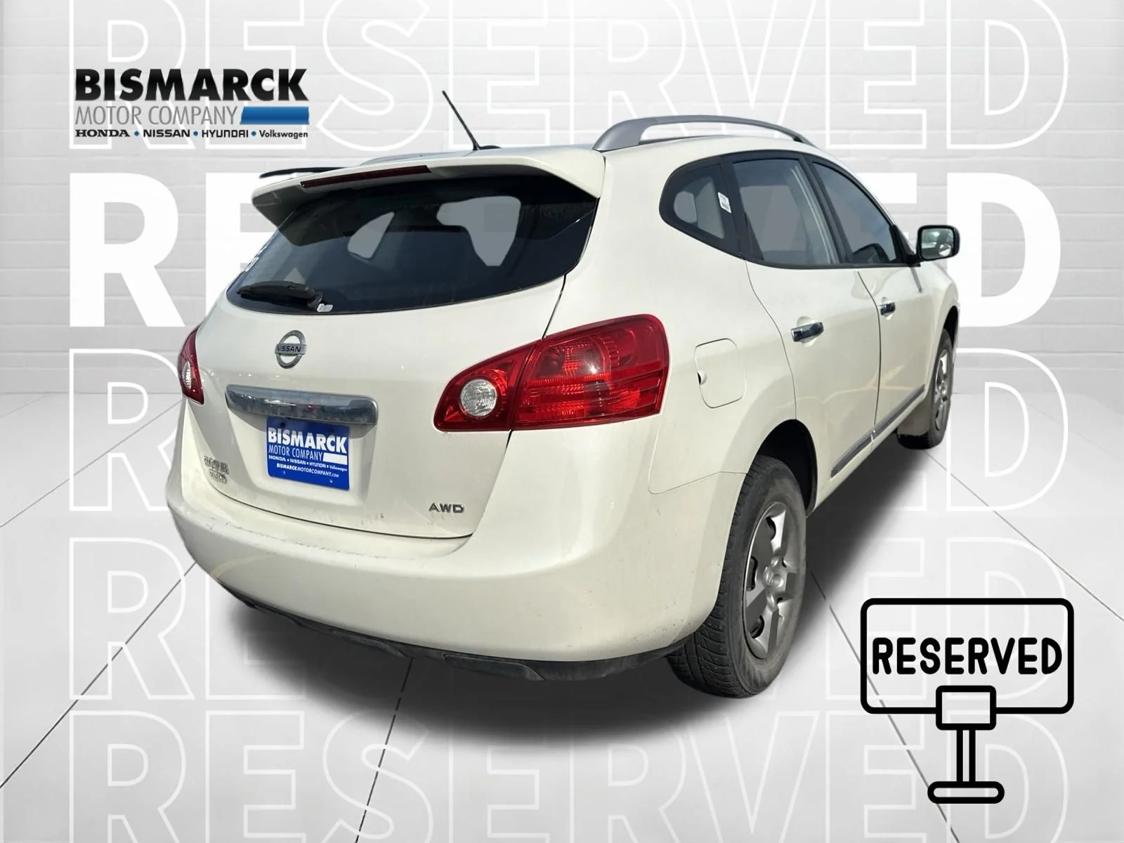 Used 2015 White Nissan S image 3