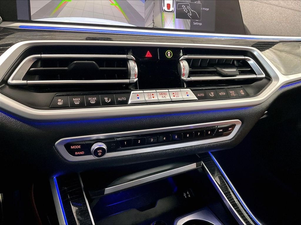 Used 2022 White BMW M50i image 27