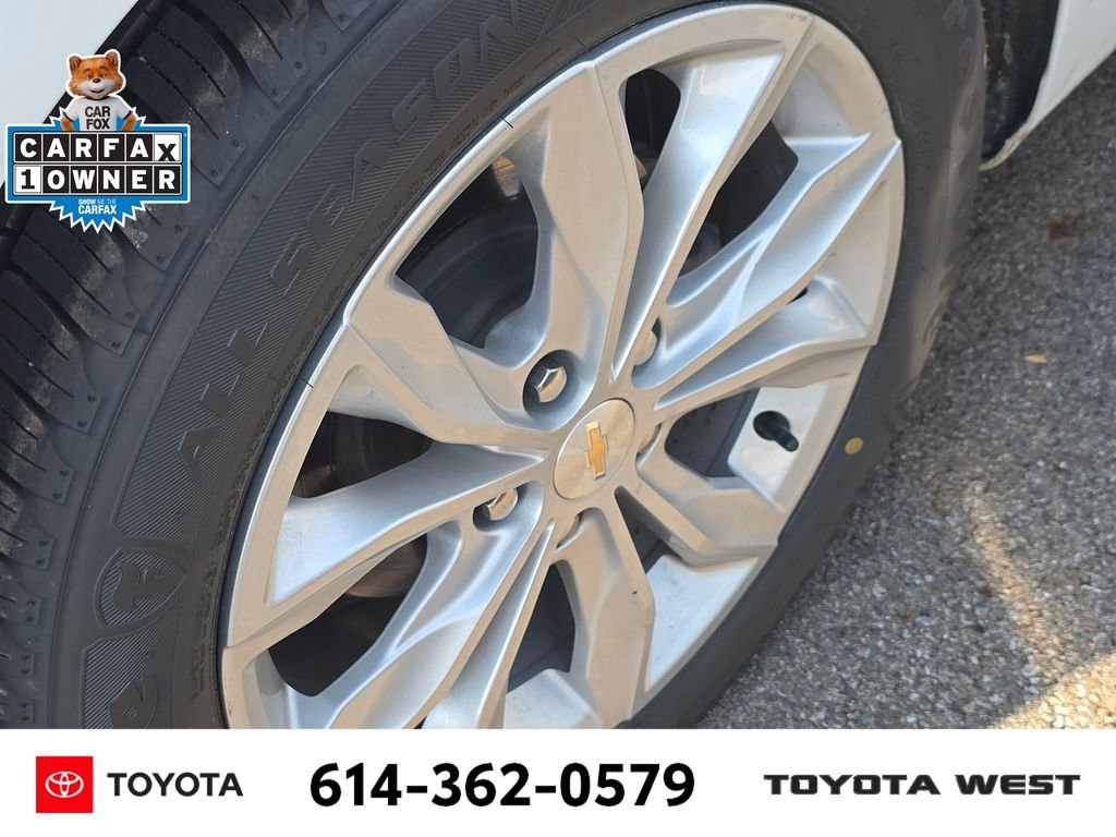Used 2024 White Chevrolet LT image 12