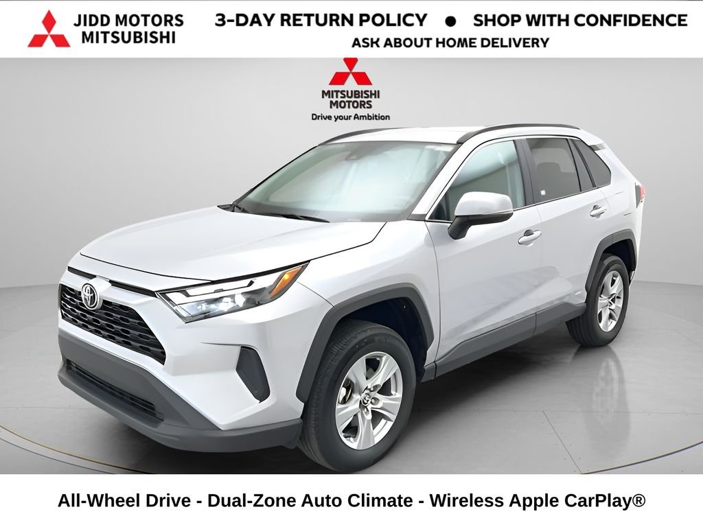 Used 2025 Silver Sky Metallic Toyota XLE image 1
