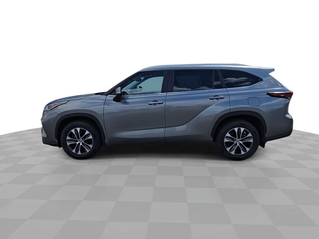 Used 2026  Toyota XLE image 5