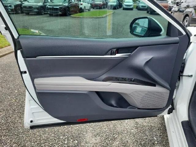 Used 2023 White Toyota LE image 21