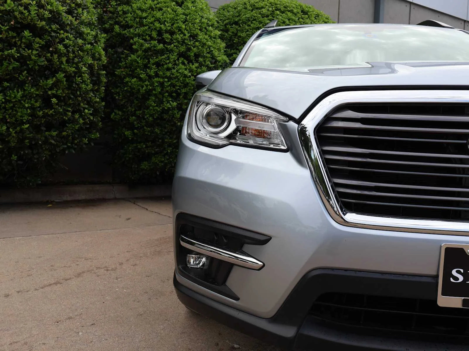 Used 2021 Ice Silver Metallic Subaru Limited image 4