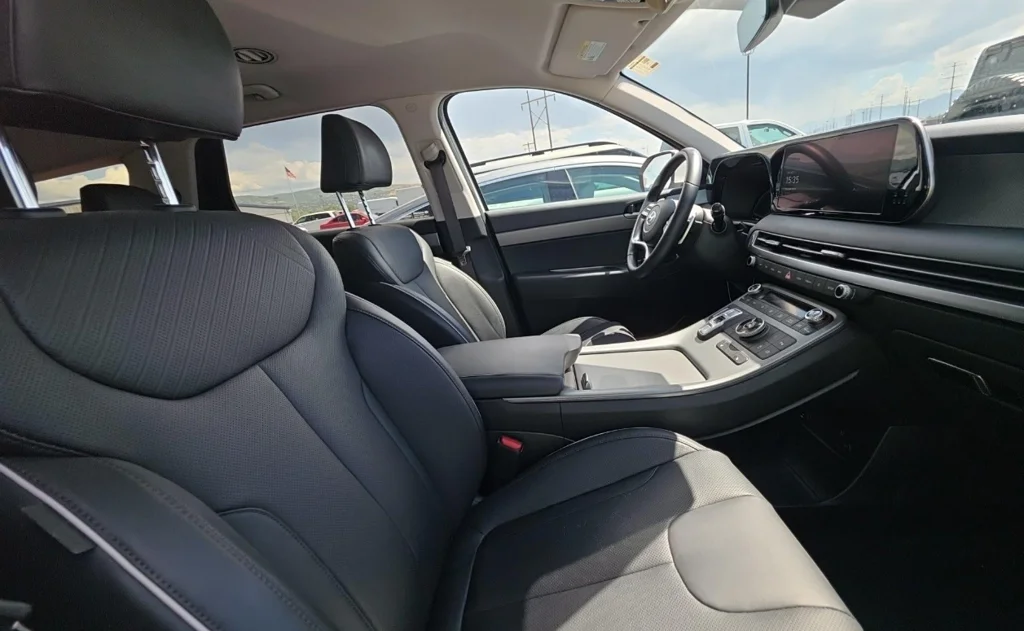 Certified Used 2025 White Hyundai SEL image 2