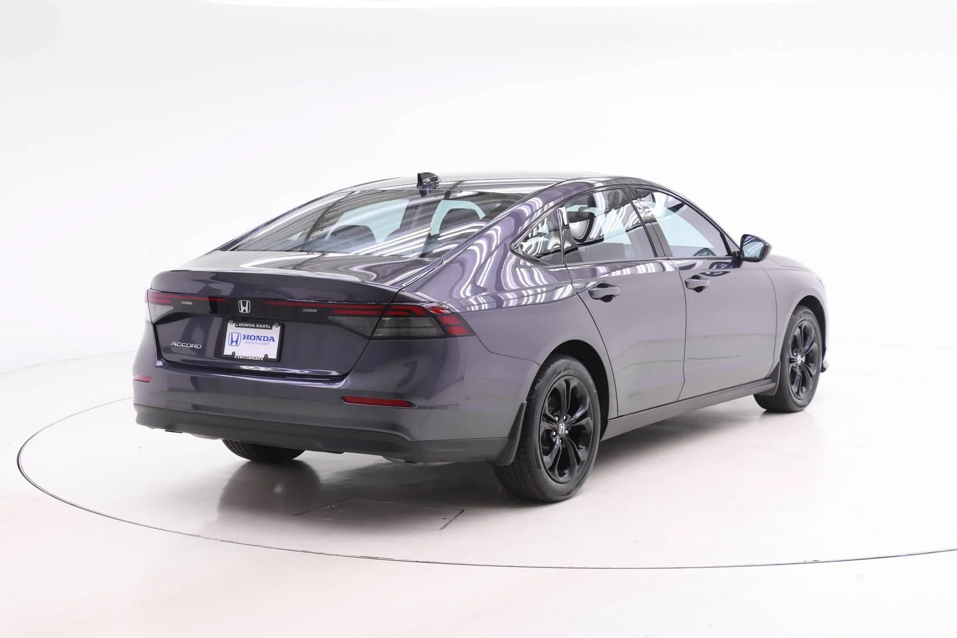 Certified Used 2025 Meteorite Gray Metallic Honda SE image 2