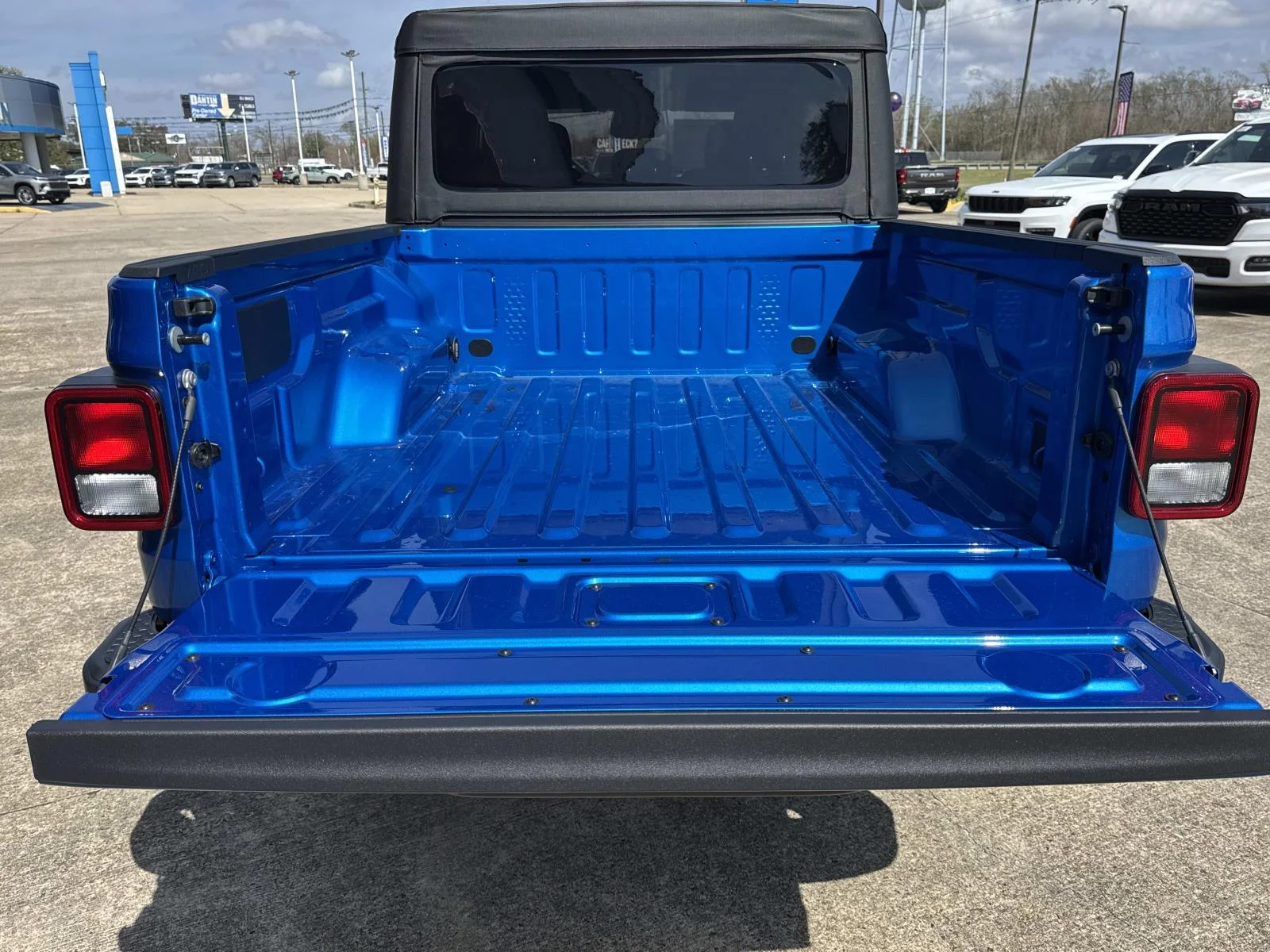 New 2026 Hydro Blue Pearl-Coat Exterior Paint Jeep Sport S image 6