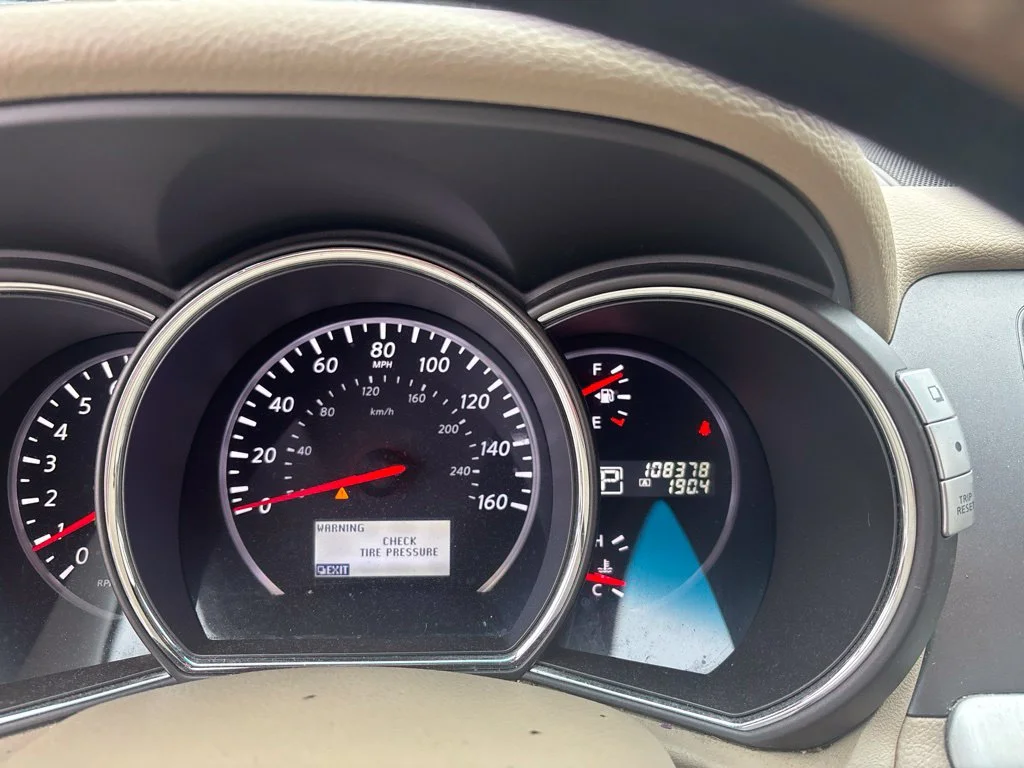 Used 2013 Black Nissan SL image 10