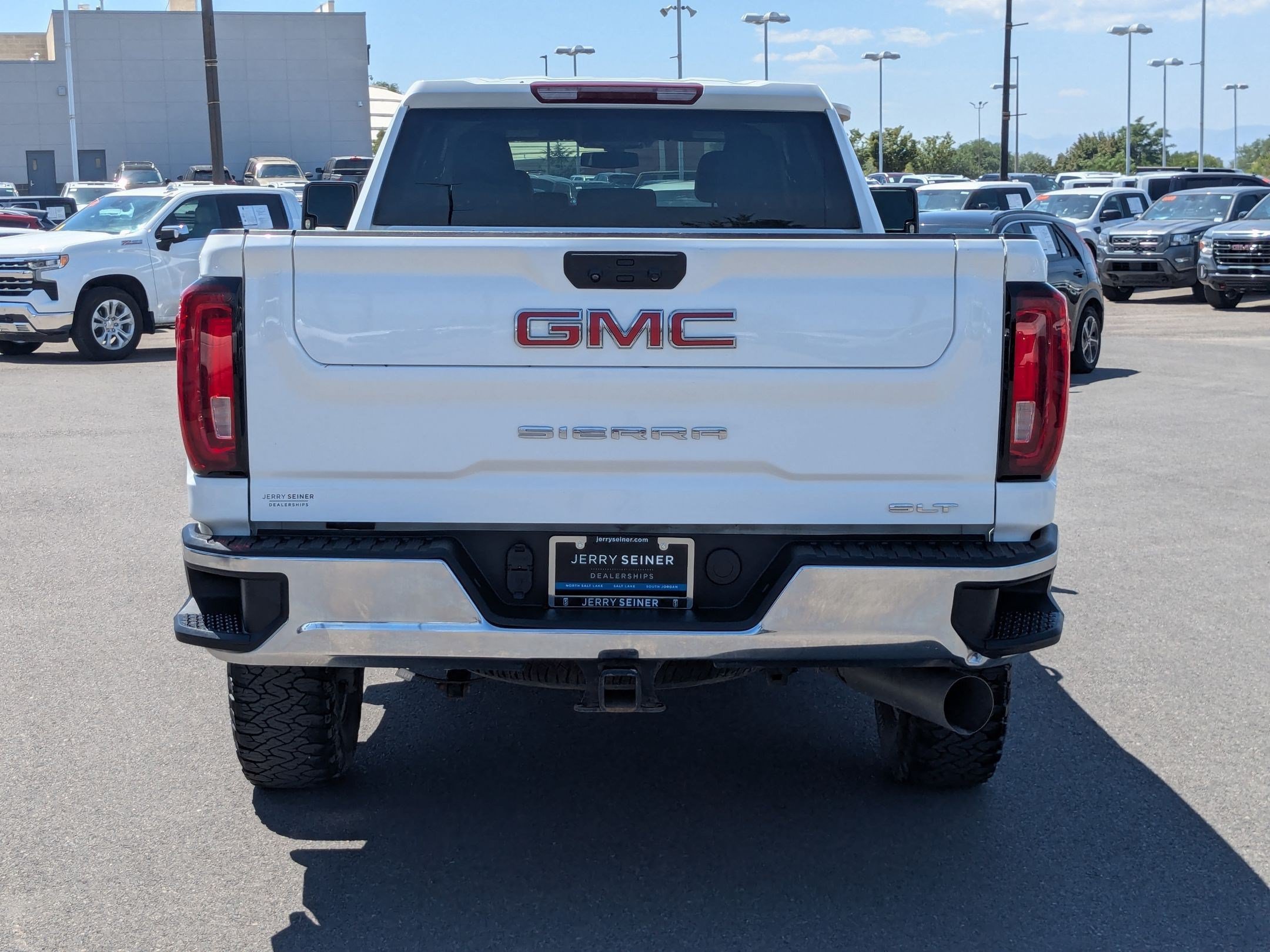Used 2023 SUMMIT WHITE GMC SLT image 4