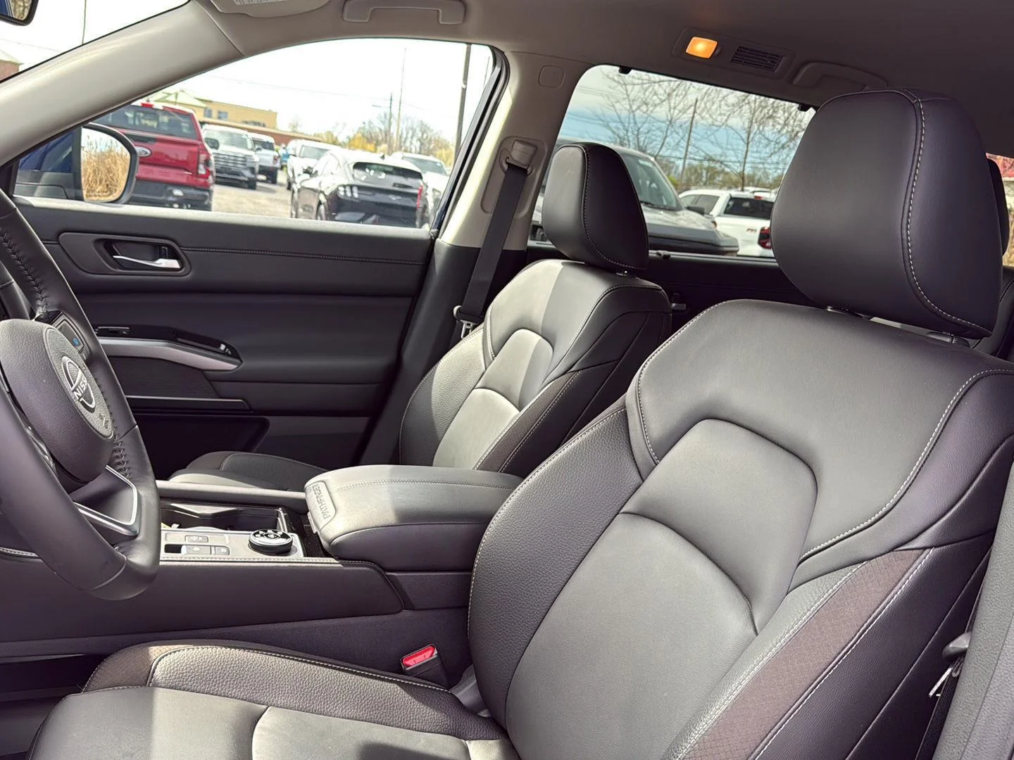 Used 2025 Deep Ocean Blue Pearl Nissan SL image 4