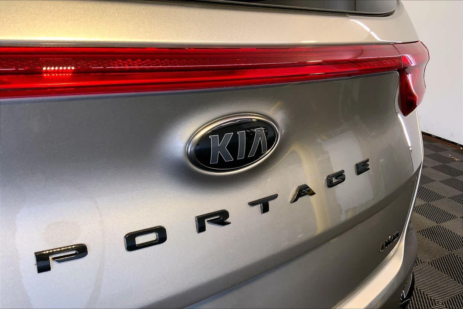 Used 2022 Steel Gray Kia Nightfall image 33