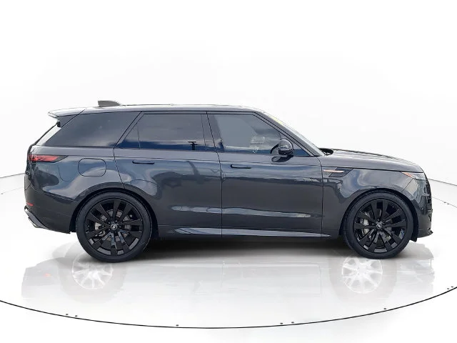 Used 2025 Black Land Rover Dynamic SE image 4