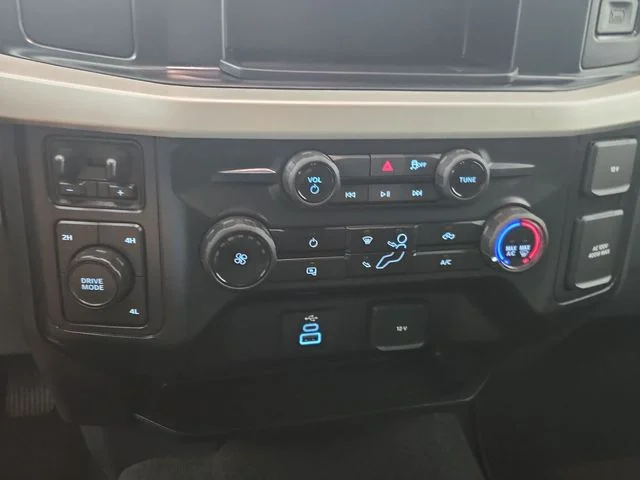 Used 2025 Oxford White Ford XLT image 26