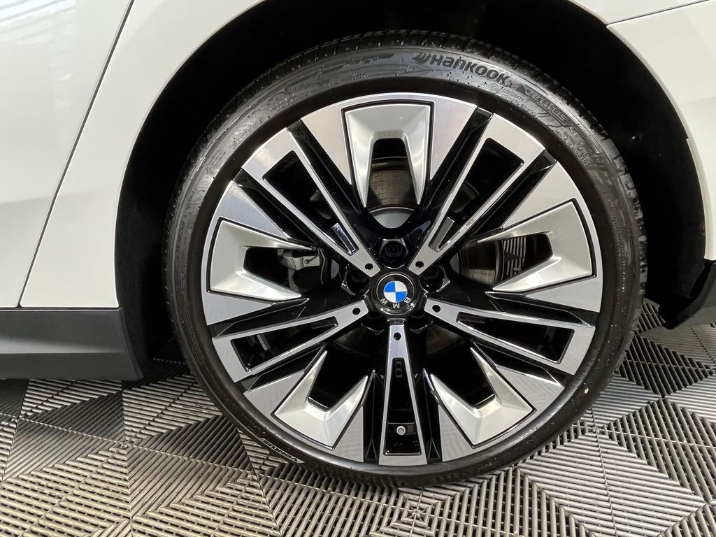 Used 2026 White BMW 530i xDrive image 15