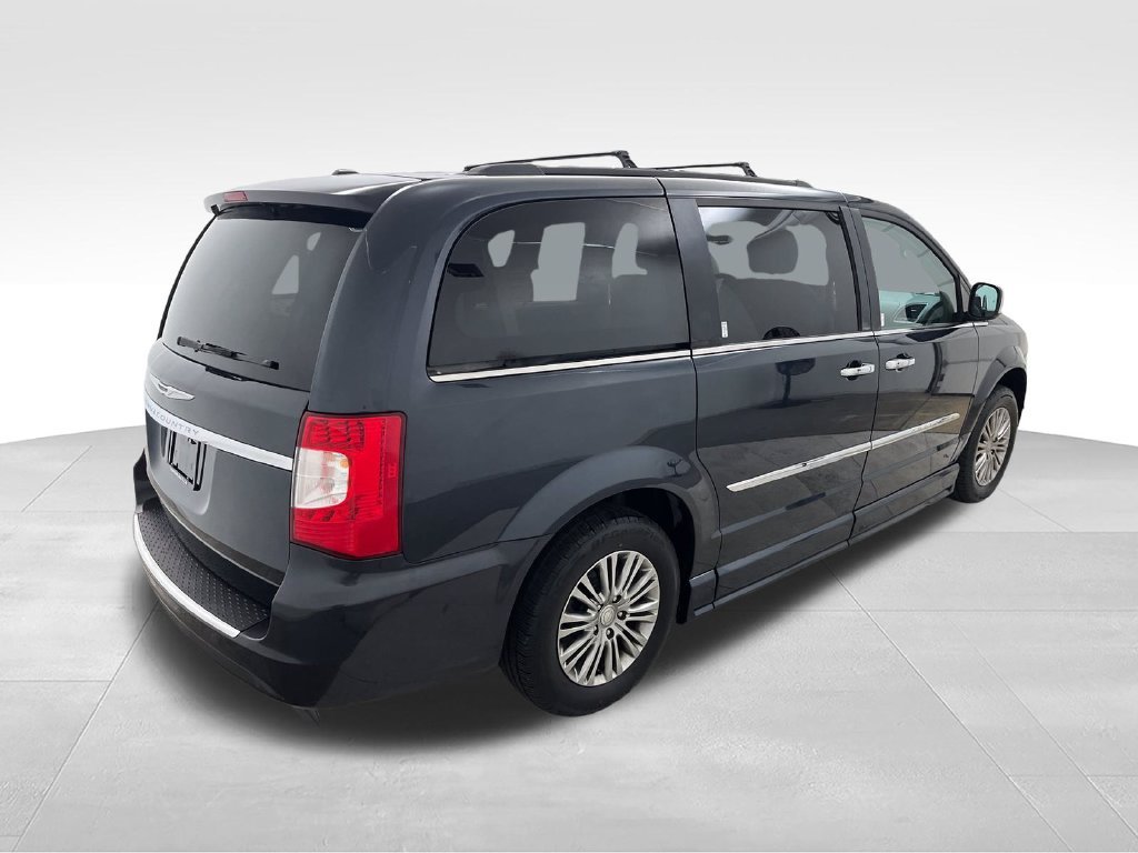 Used 2014 Gray Chrysler Touring-L image 5