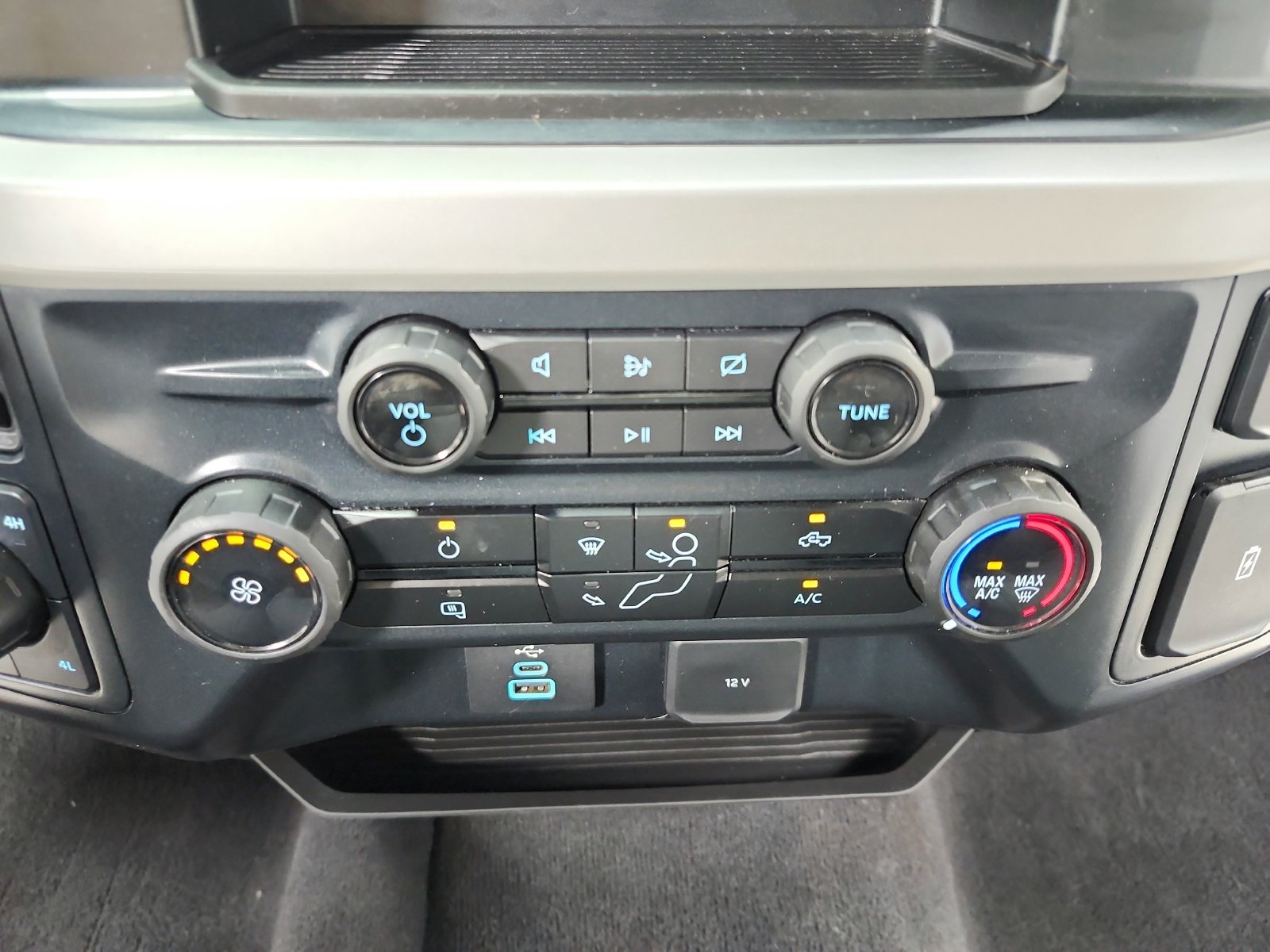 Used 2023 Oxford White Ford XL image 32